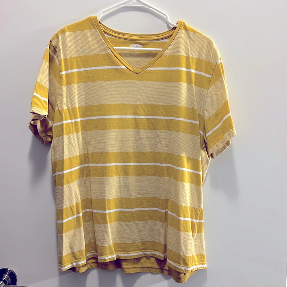 XL softwashed V Neck shirt